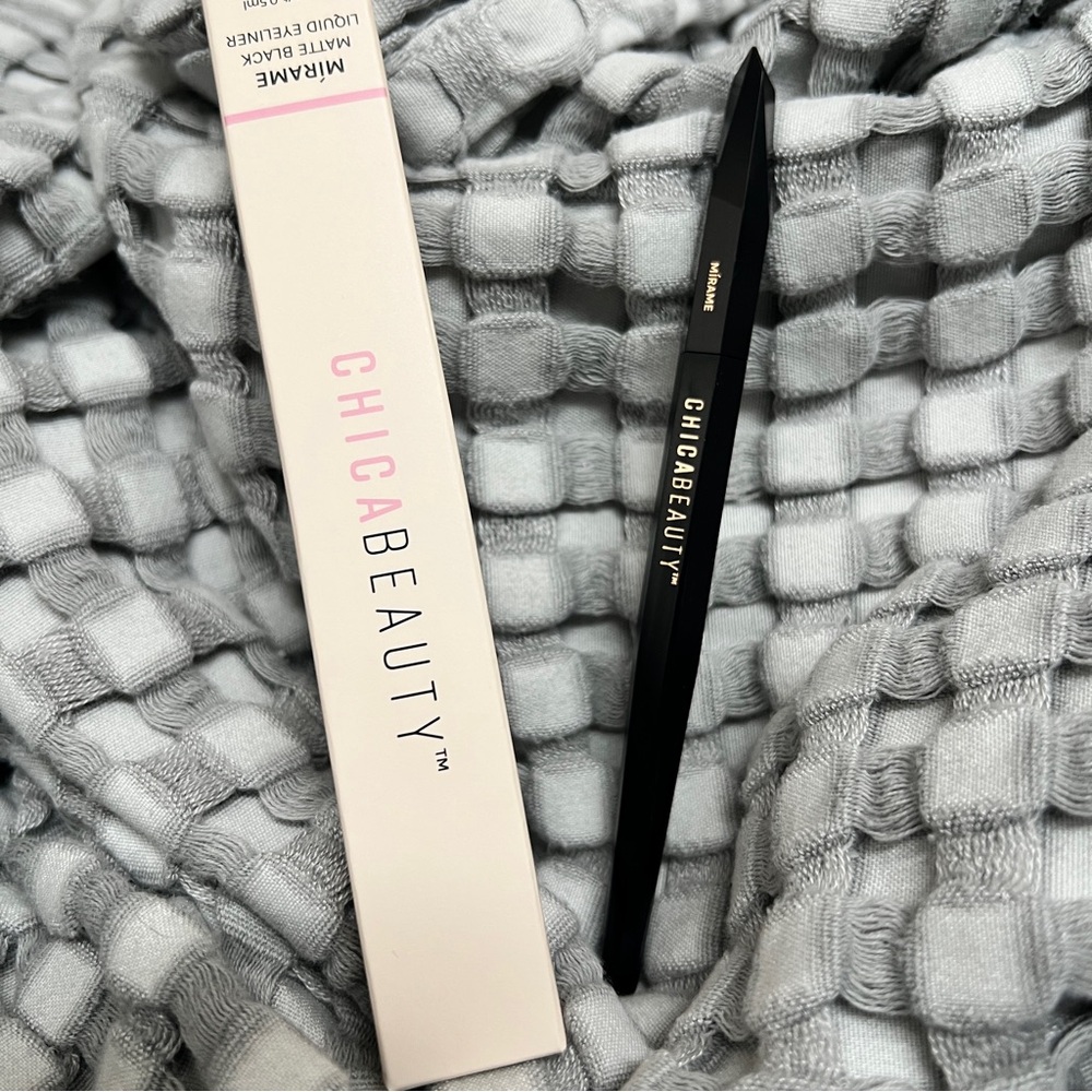 NEW! Chic Beauty Matte Mirame Eyeliner- Black